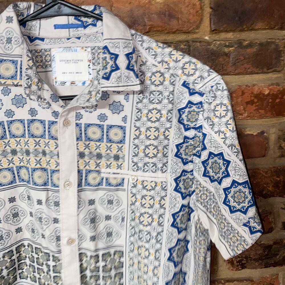 Denim & Flower Blue White Printed Short Sleeve Button Down Shirt Mens Size Small - Picture 2 of 7